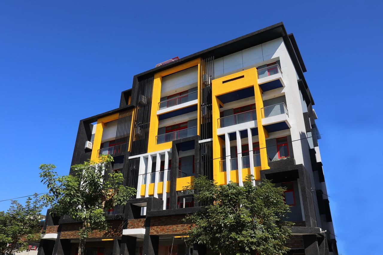 花蓮亮君經典民宿1館加2館民宿-東大門夜市-電梯包棟bright King Homestay Hualien City Exterior foto