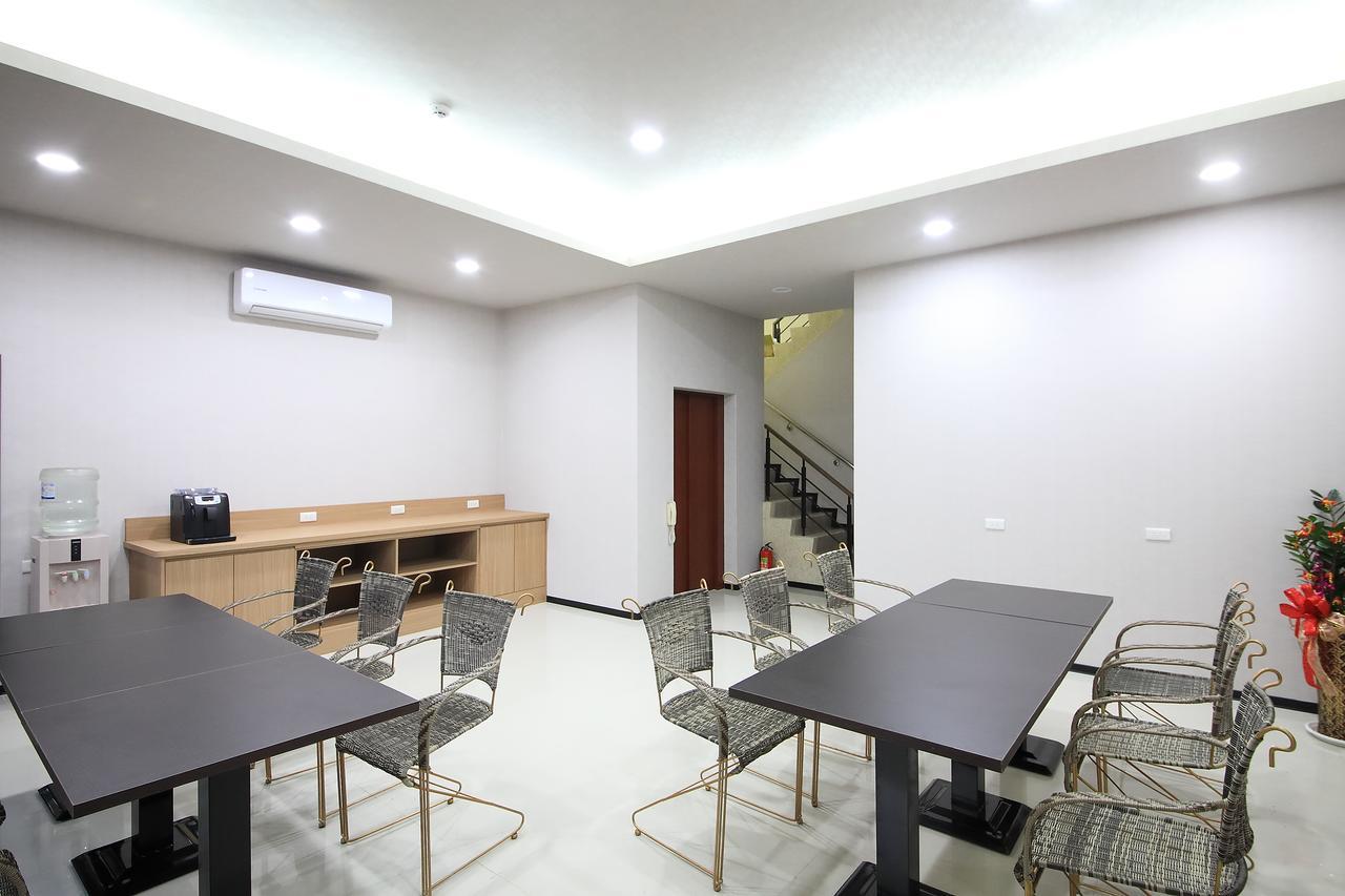 花蓮亮君經典民宿1館加2館民宿-東大門夜市-電梯包棟bright King Homestay Hualien City Exterior foto
