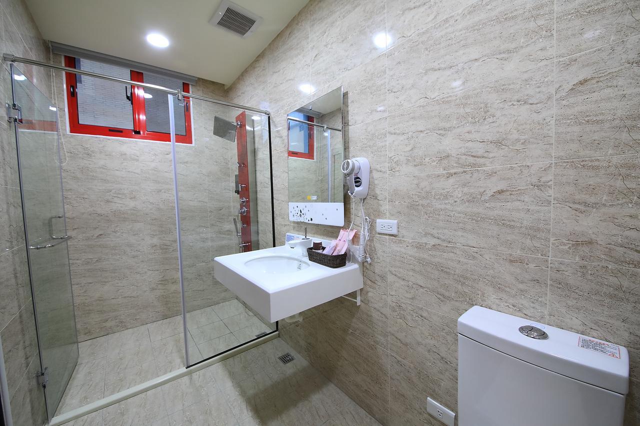 花蓮亮君經典民宿1館加2館民宿-東大門夜市-電梯包棟bright King Homestay Hualien City Exterior foto