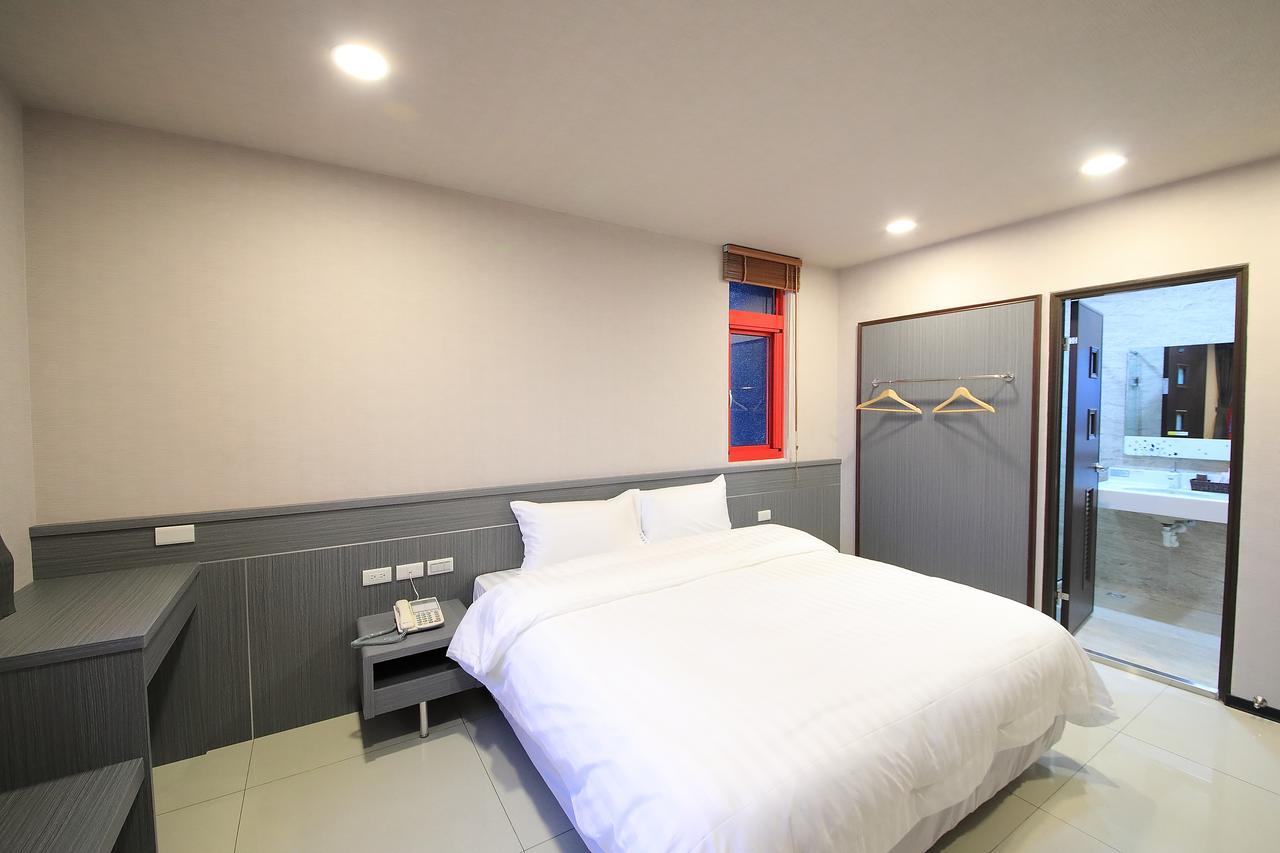 花蓮亮君經典民宿1館加2館民宿-東大門夜市-電梯包棟bright King Homestay Hualien City Exterior foto