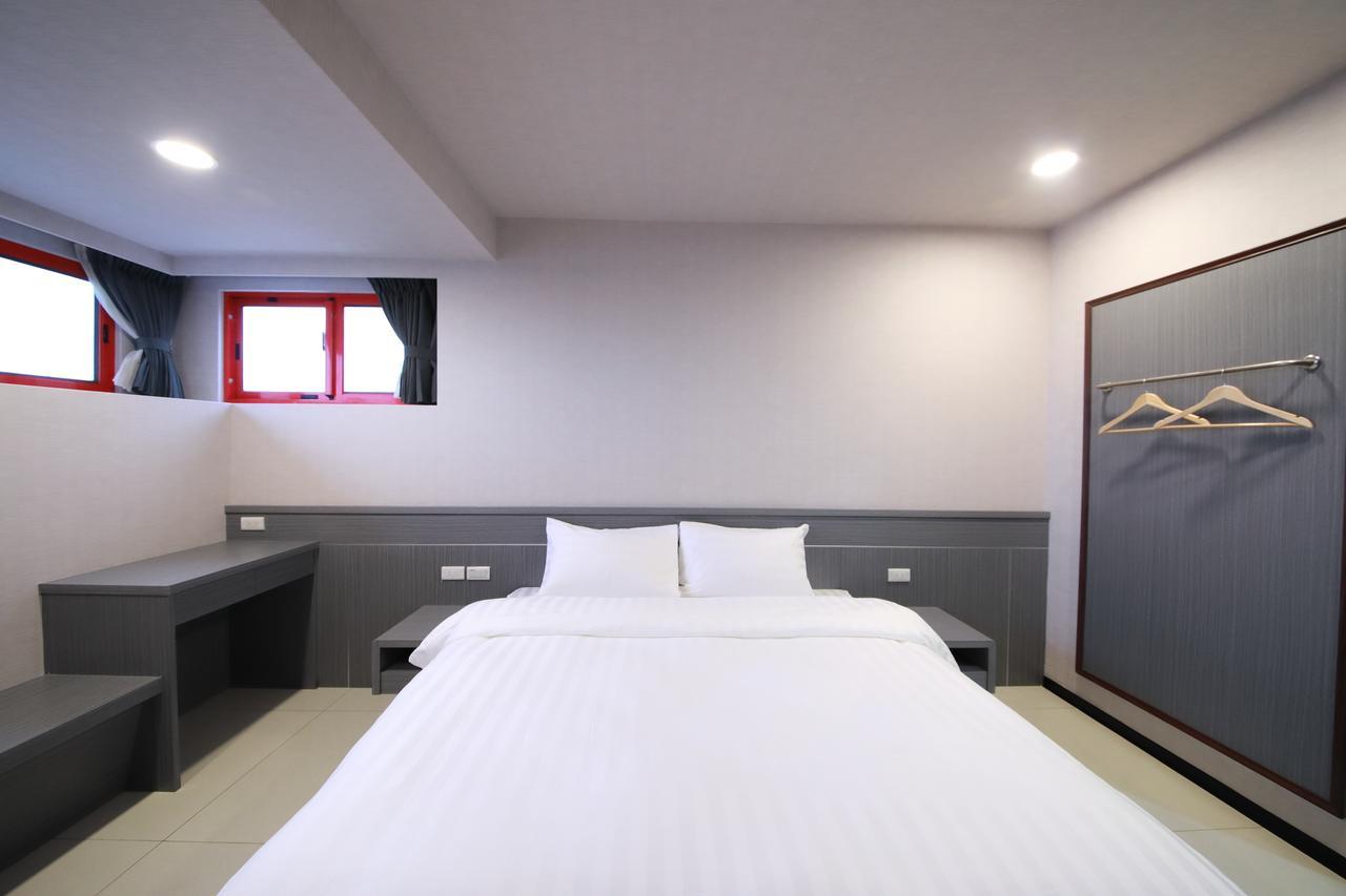 花蓮亮君經典民宿1館加2館民宿-東大門夜市-電梯包棟bright King Homestay Hualien City Exterior foto