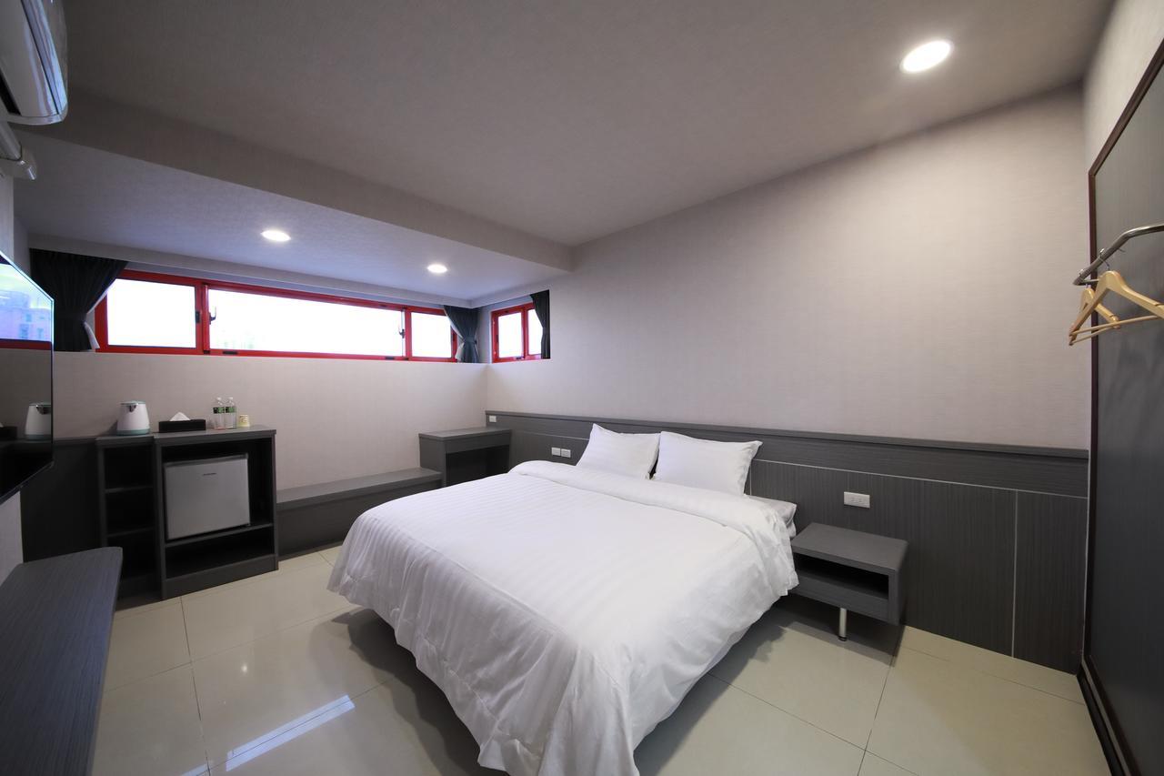 花蓮亮君經典民宿1館加2館民宿-東大門夜市-電梯包棟bright King Homestay Hualien City Exterior foto